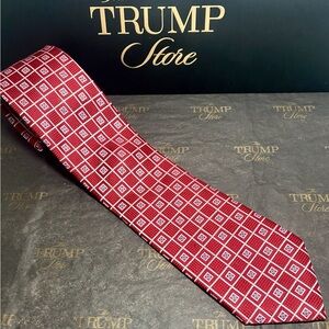Donald Trump Signature Collection Tie-  New w Tags